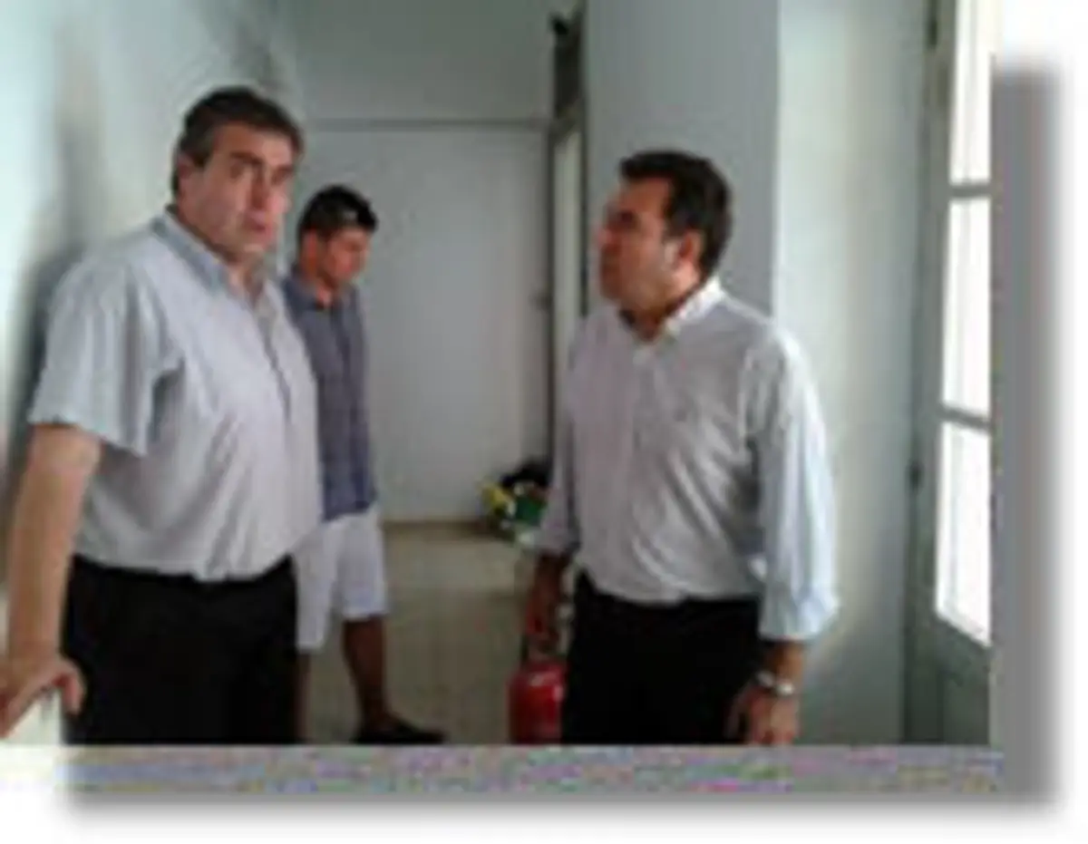 Σε οριακό σημείο το πρόβλημα της λαθρομετανάστευσης στα νησιά μας. – Επίσκεψη του βουλευτή Μάνου Κόνσολα στο Α.Τ. Λέρου