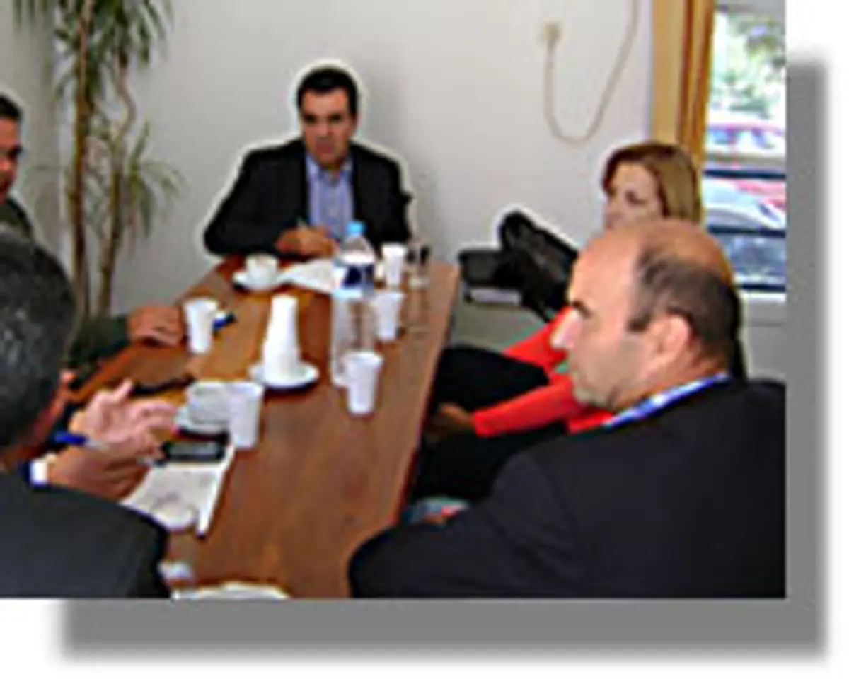 ΜΑΝΟΣ ΚΟΝΣΟΛΑΣ