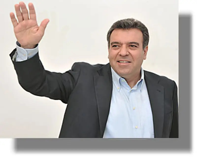 ΜΑΝΟΣ ΚΟΝΣΟΛΑΣ: «Είμαι παρών με μεγαλύτερη δύναμη και αποφασιστικότητα για να ανοίξουμε νέες προοπτικές»