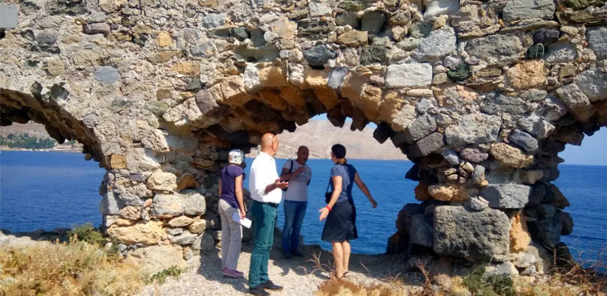 Ιστορική στιγμή για τη Λέρο η σύναψη προγραμματικής σύμβασης για τη διάσωση του αρχαίου οχυρού στο Μπρούτζι