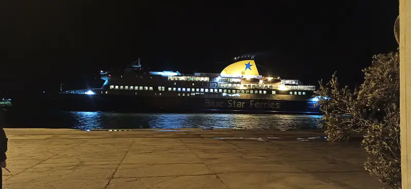Λέρος: Ο Δήμαρχος και κάτοικοι του νησιού εμπόδισαν την αποβίβαση προσφύγων – μεταναστών από το πλοίο