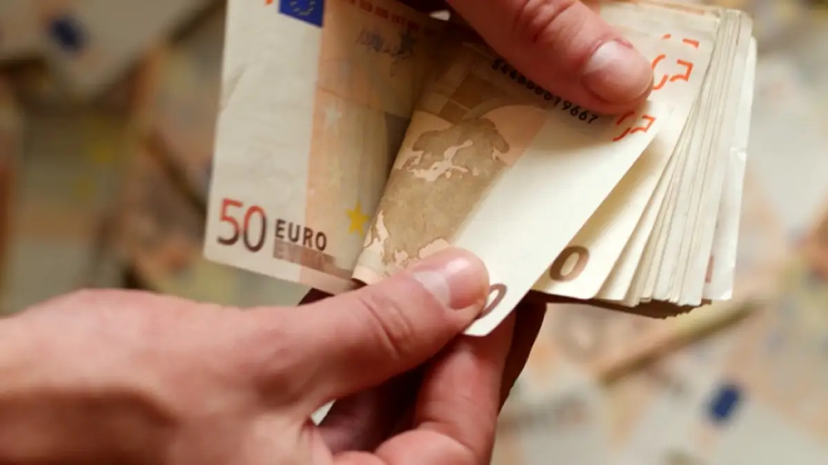 Επίδομα 800 ευρώ: Νέα δεδομένα – Ποιοι εργαζόμενοι μένουν εκτός χρηματοδότησης