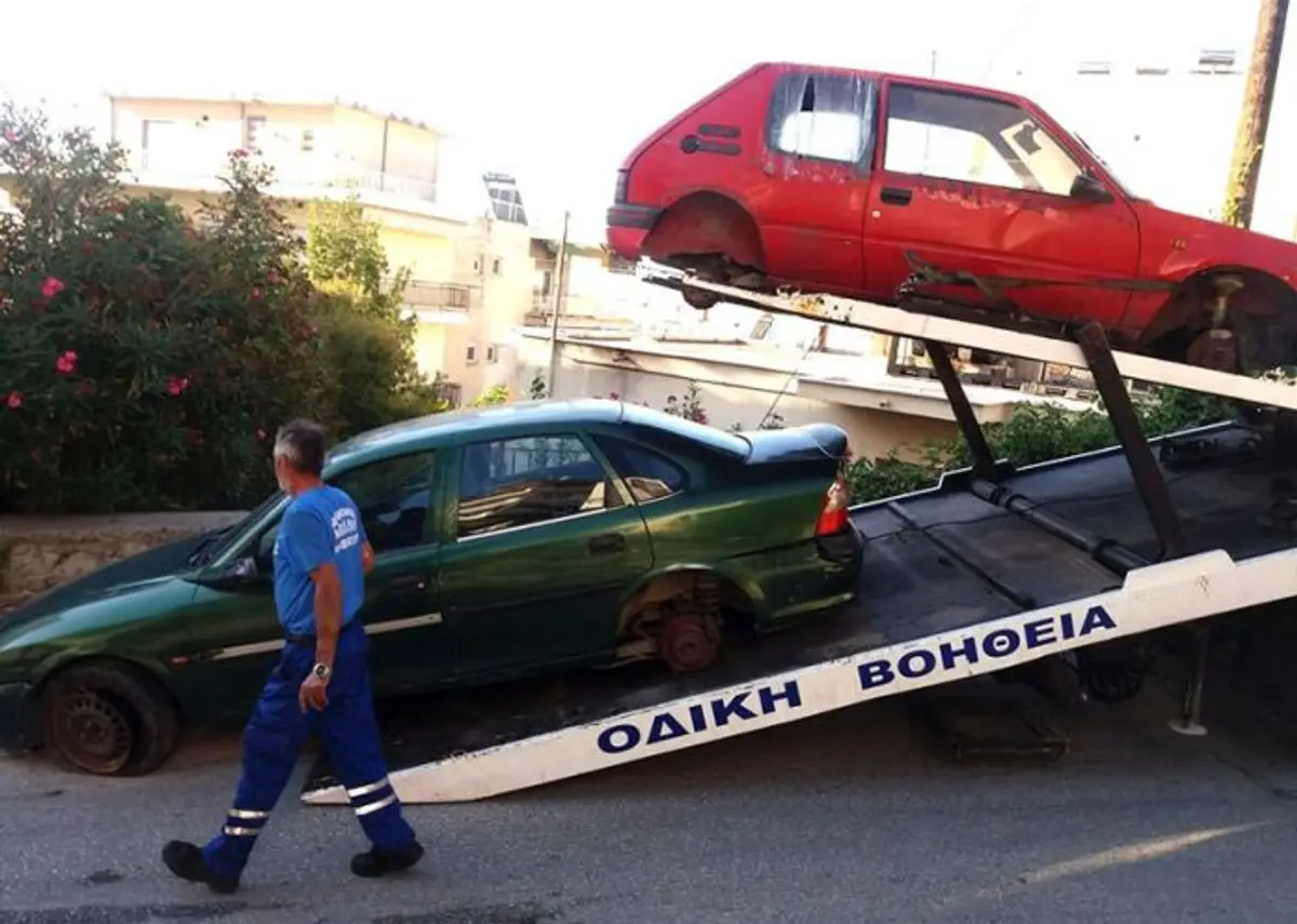 Λέρος: «Σκούπα» στα εγκαταλελειμμένα οχήματα
