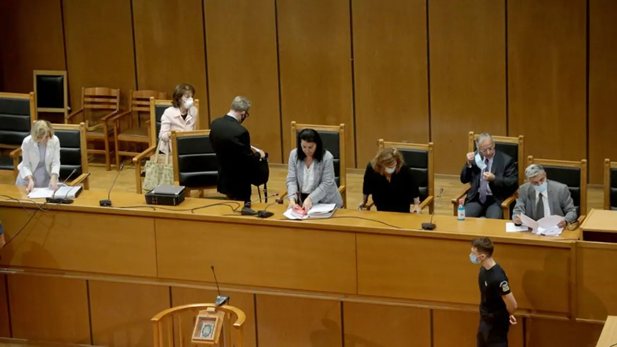 Δίκη Χρυσής Αυγής: Υψηλό ποινικό τίμημα για το “διευθυντήριο” της οργάνωσης – Οι τελικές ποινές