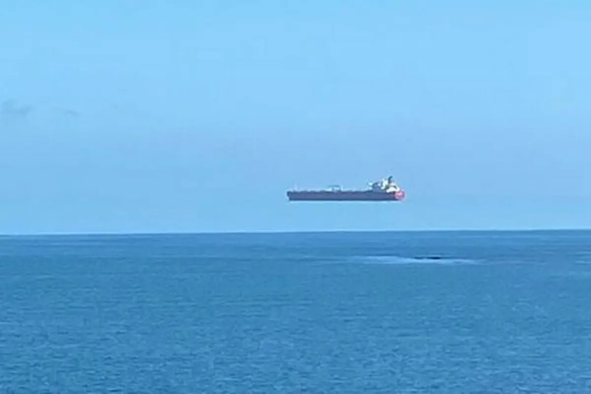 «Ιπτάμενο πλοίο» φωτογράφισαν στην Κορνουάλη