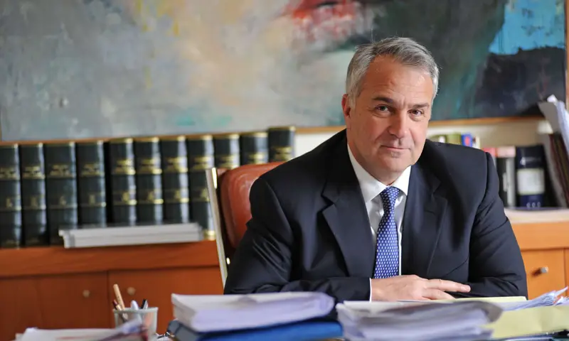 Τέλος το «ενιαίο» μισθολόγιο σε δήμους- Περιφέρειες. Μισθούς πολλών ταχυτήτων προανήγγειλε ο Βορίδης