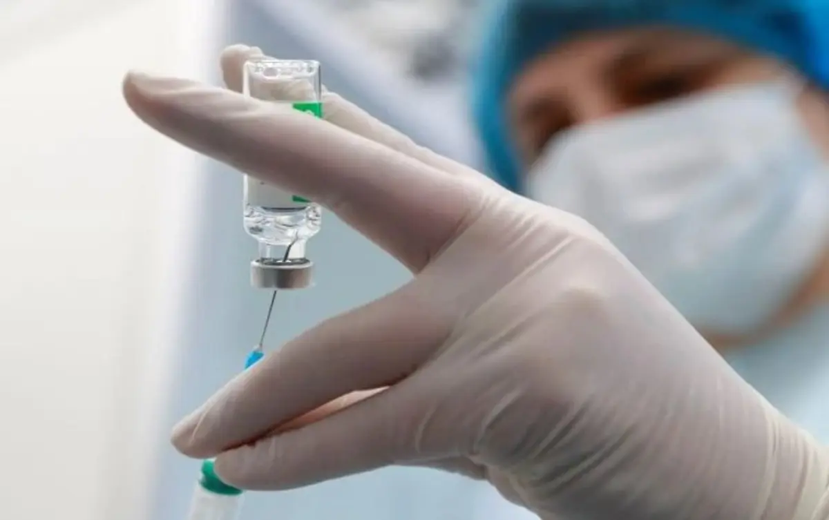 Τι θα γίνει με τον εμβολιασμό όσων πέρασαν κορωνοϊό – Ο κίνδυνος επαναμόλυνσης και η μεταδοτικότητα τους