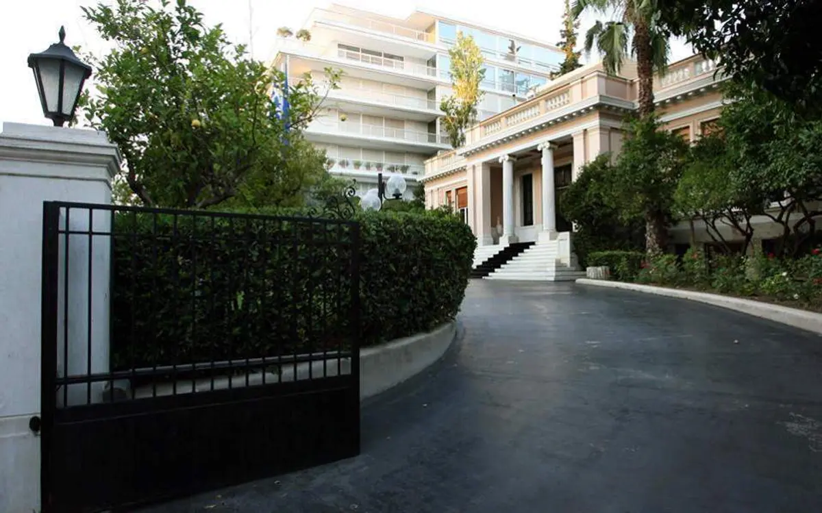 Lockdown: Τα μεγάλα διλήμματα του ανοίγματος