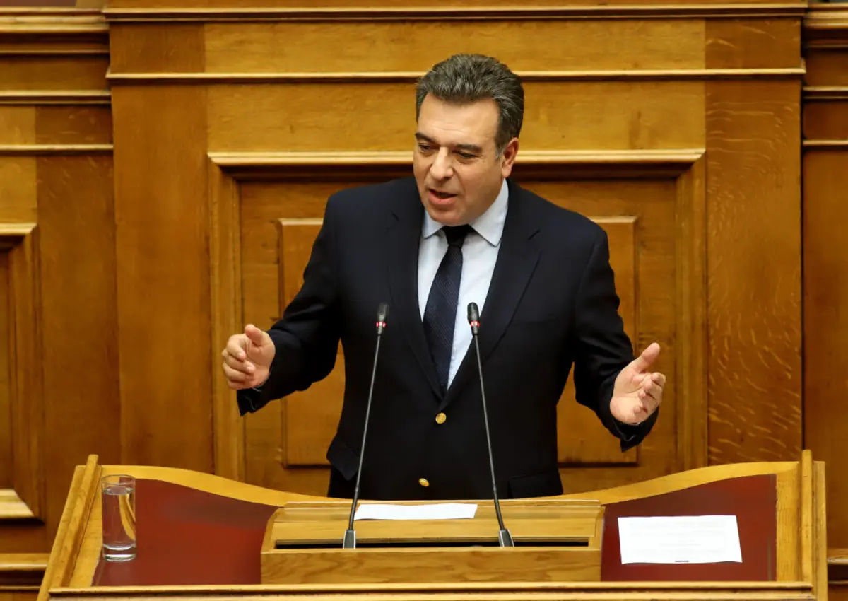 Παρέμβαση του Μάνου Κόνσολα για την ενίσχυση των αστυνομικών υπηρεσιών σε λιμάνια και αεροδρόμια