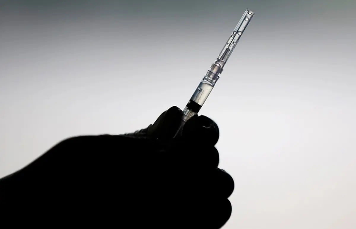 Κορωνοϊός: Γιατί μολύνονται οι εμβολιασμένοι;