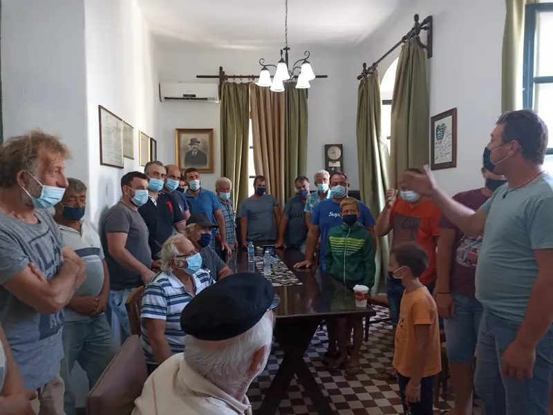 Λέρος: Υπό Κατάληψη το Δημαρχείο από αγανακτισμένους αλιείς