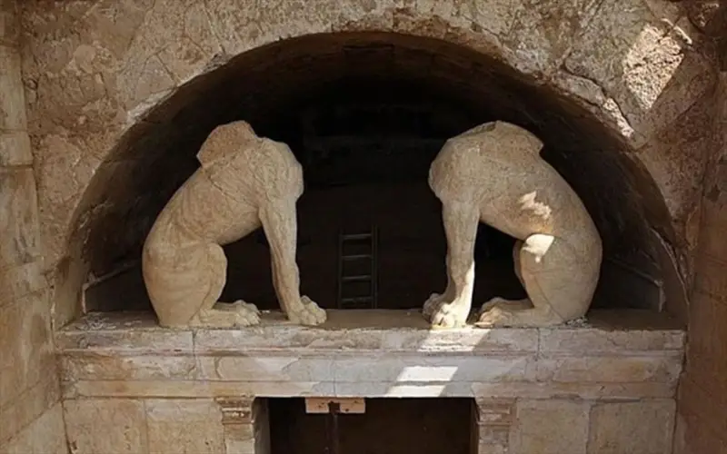 Ανοίγει τις πύλες του ο Τύμβος Καστά στην Αμφίπολη – Στον «μυστηριώδη» Λόφο 133 προχωρούν οι αρχαιολογικές έρευνες