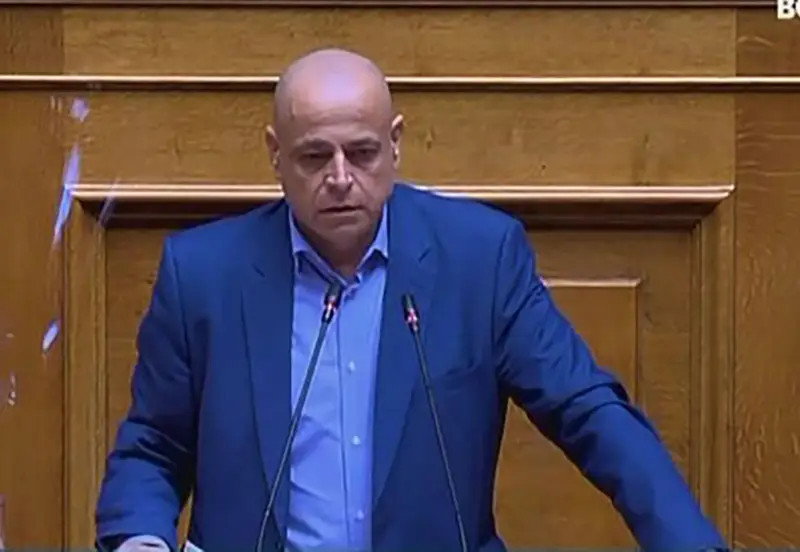 Μετά την κατάργηση της 13ης σύνταξης, η Κυβέρνηση καταργεί και το κοινωνικό μέρισμα, διαλύοντας την κοινωνία