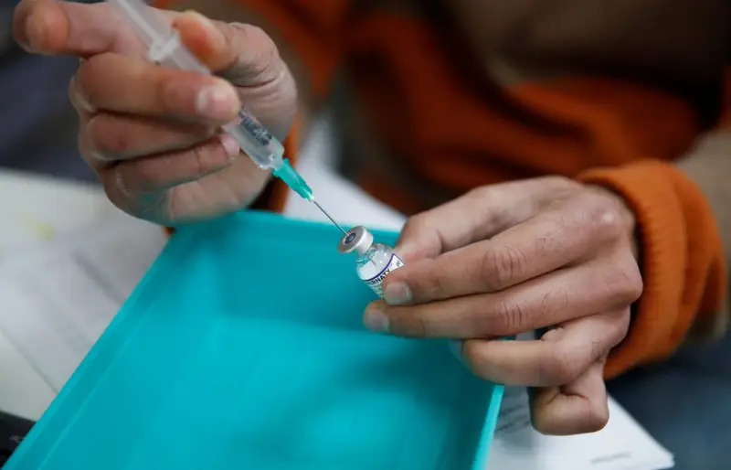 Νέα έρευνα της Pfizer για το εμβόλιο – Πόσο μειώνεται η πιθανότητα θανάτου μετά την τρίτη δόση