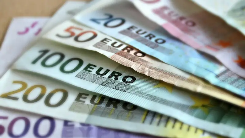 Αλλάζουν τα χαρτονομίσματα του ευρώ – Ένας σπουδαίος Έλληνας στον σχεδιασμό τους