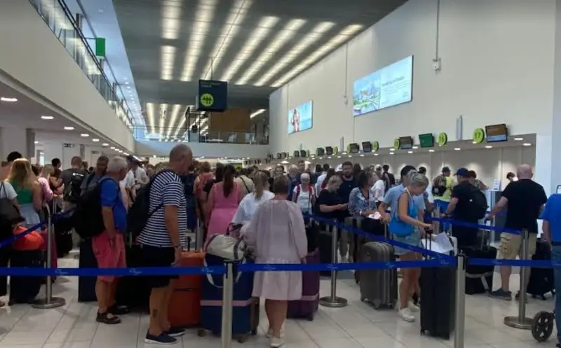 Χάος στα αεροδρόμια από το νέο σύστημα εισόδου της ΕΕ – Ουρές έως 3 ώρες