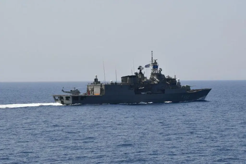 Συναγερμός στο Πολεμικό Ναυτικό: Θαλάσσιο drone υψηλής τεχνολογίας κρυμμένο σε σπηλιά στη Λευκάδα