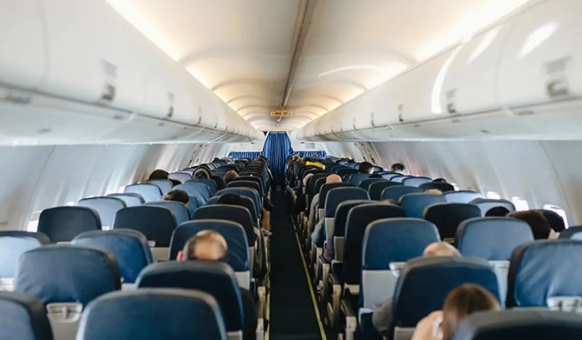 Παράθυρο, μέση ή διάδρομος; Ποια είναι η ασφαλέστερη θέση στο αεροπλάνο σε περίπτωση συντριβής