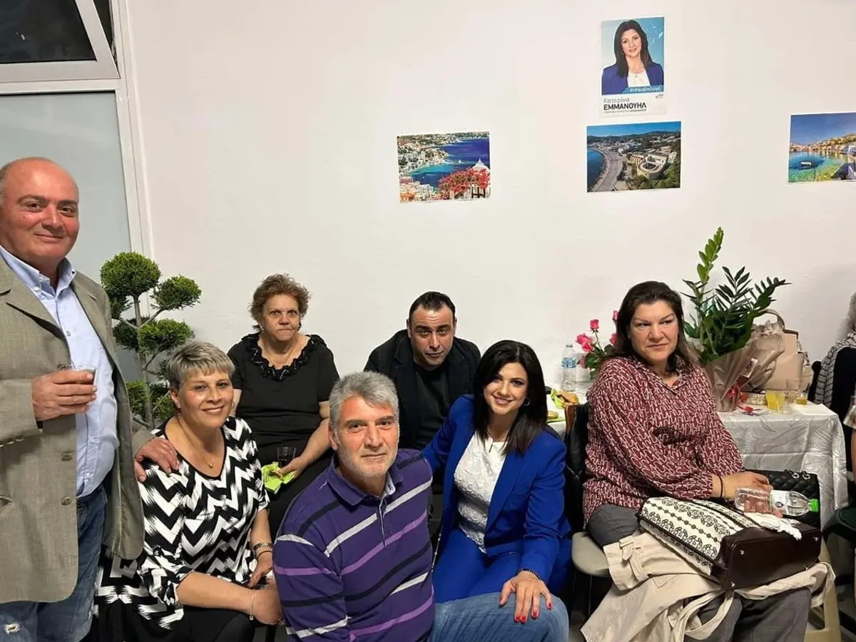Πλήθος κόσμου στα εγκαίνια του πολιτικού γραφείου της υποψήφιας βουλευτού με τη ΝΔ, Κατερίνας Εμμανουήλ