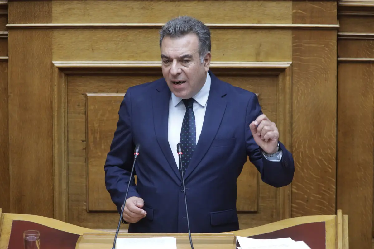 ΜΑΝΟΣ ΚΟΝΣΟΛΑΣ: «Χωρίς περικοπή οι συντάξεις για όσους συνταξιούχους εργάζονται. Σύνταξη και για όσους έχουν οφειλές στον ΕΦΚΑ»