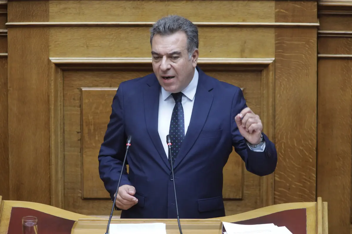 ΜΑΝΟΣ ΚΟΝΣΟΛΑΣ: «Χωρίς περικοπή οι συντάξεις για όσους συνταξιούχους εργάζονται. Σύνταξη και για όσους έχουν οφειλές στον ΕΦΚΑ»