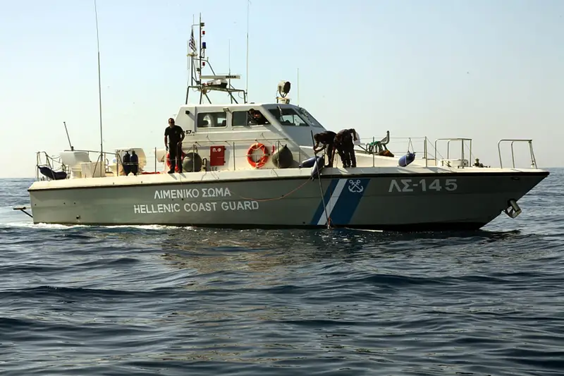 Εντοπισμός 22 αλλοδαπών και σύλληψη του διακινητή τους κατόπιν καταδίωξης στη Λέρο