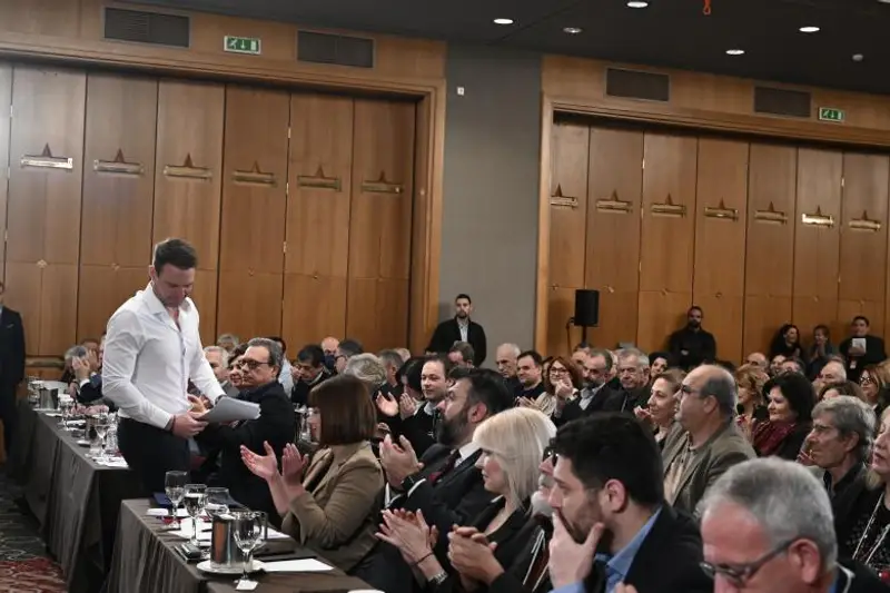 Σε πλήρη εξέλιξη το αδίστακτο μπρά ντε φερ ΣΥΡΙΖΑ – Κασσελάκη