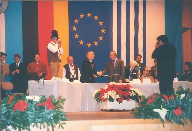 Γιορτάζοντας 25 Χρόνια Φιλίας: Το Aschheim Φιλοξενεί την Επέτειο της Αδελφοποίησής του με τη Λέρο!