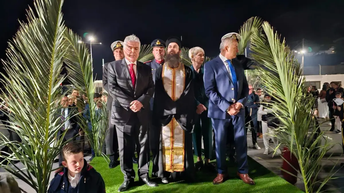 Λέρος: Η άφιξη του Αγίου Φωτός στο λιμάνι της Αγίας Μαρίνας