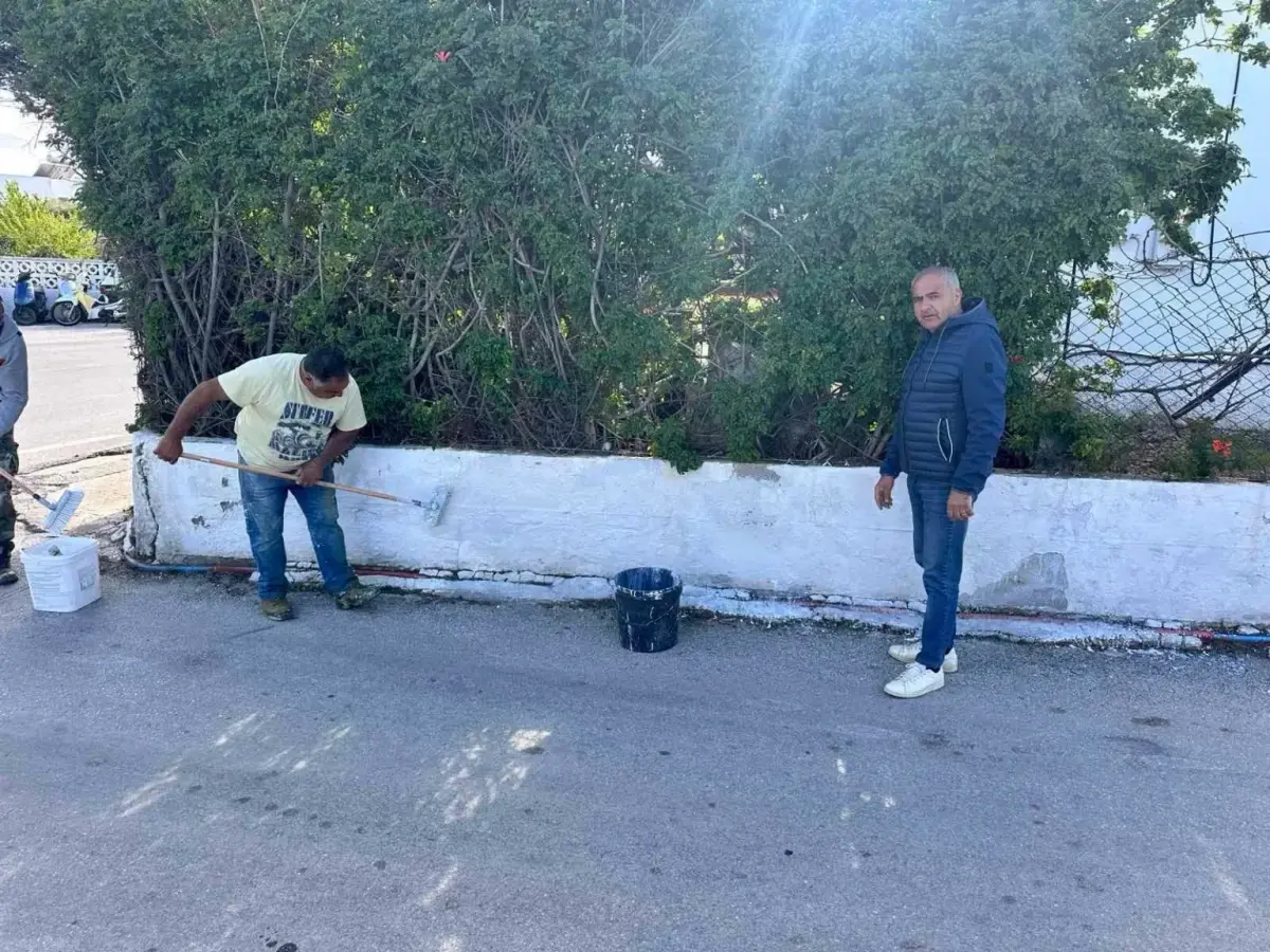 Λέρος: Καθαροί οι δρόμοι και οι ναοί για την περιφορά των Επιταφίων – Εθελοντές και Δήμος δίνουν το παράδειγμα