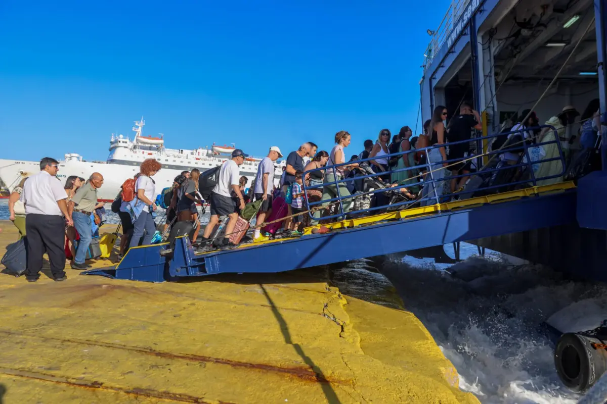 Τα δρομολόγια λιμένα Πειραιά έως 6-07-2025