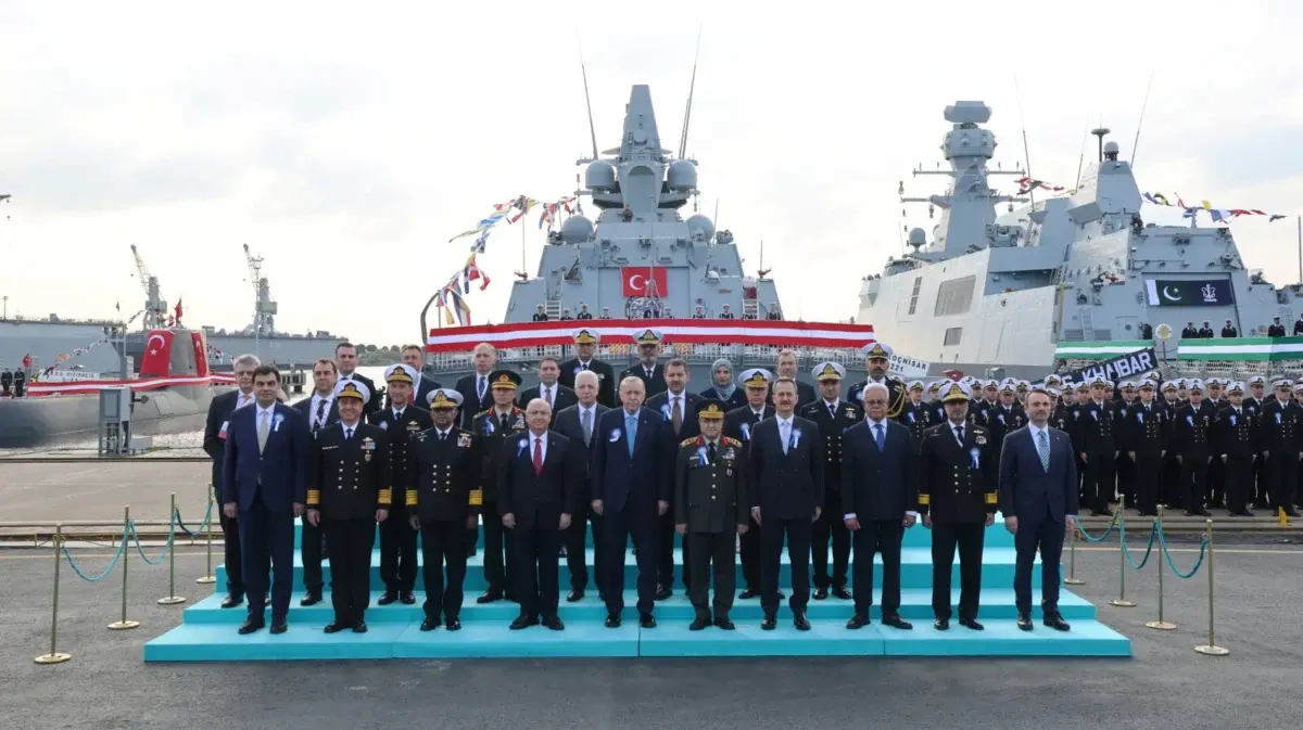 Ο Ερντογάν παραλαμβάνει νέο υποβρύχιο και αποβατικό αλλά δηλώνει «δεν έχουμε καμία βλέψη στα εδάφη κανενός»