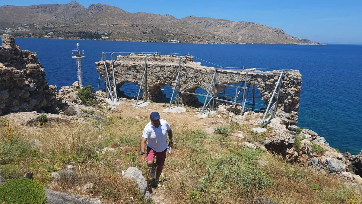 Λέρος: Ξεκίνησαν οι εργασίες αποκατάστασης και ανάδειξης του αρχαίου οχυρού στο Μπούρτζι