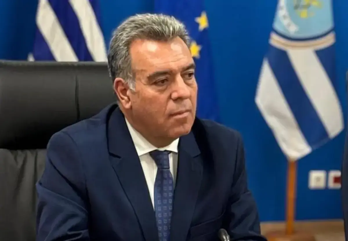 Το θέμα των καθυστερήσεων στους ελέγχους εισόδου στη χώρα για πολίτες εκτός Σένγκεν σε αεροδρόμια και συνοριακούς σταθμούς αναδεικνύει ο Μάνος Κόνσολας