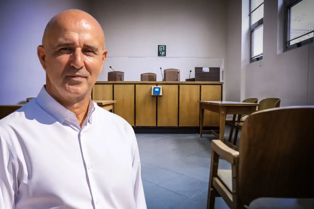 Επανεξέταση της καταδίκης του πρώην δημάρχου Λέρου για την απόλυση κοινωνικής λειτουργού μέσα στην προεκλογική περίοδο