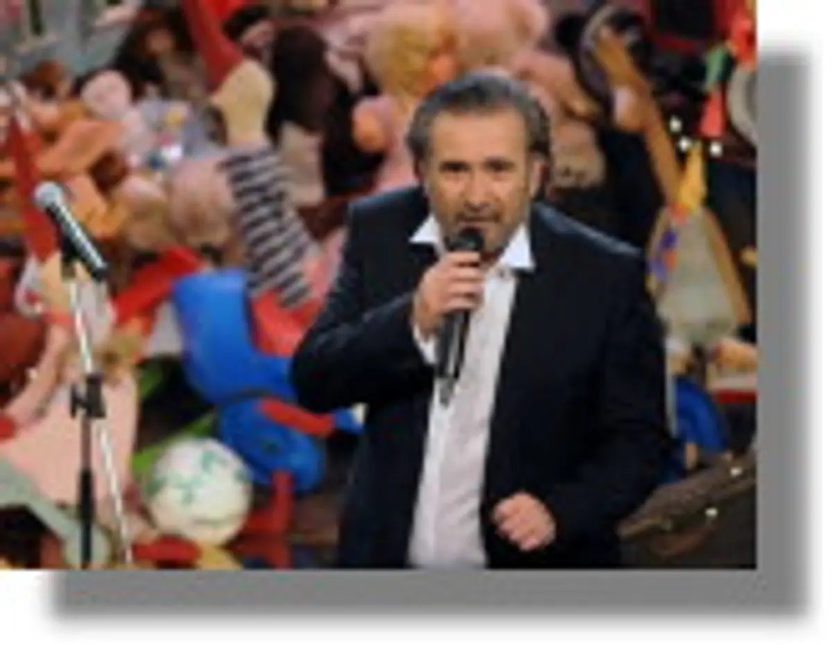 Το Μπελλένειο Γυμνάσιο Λέρου στο Αλ Τσαντίρι Νιους με τον Λάκη Λαζόπουλο