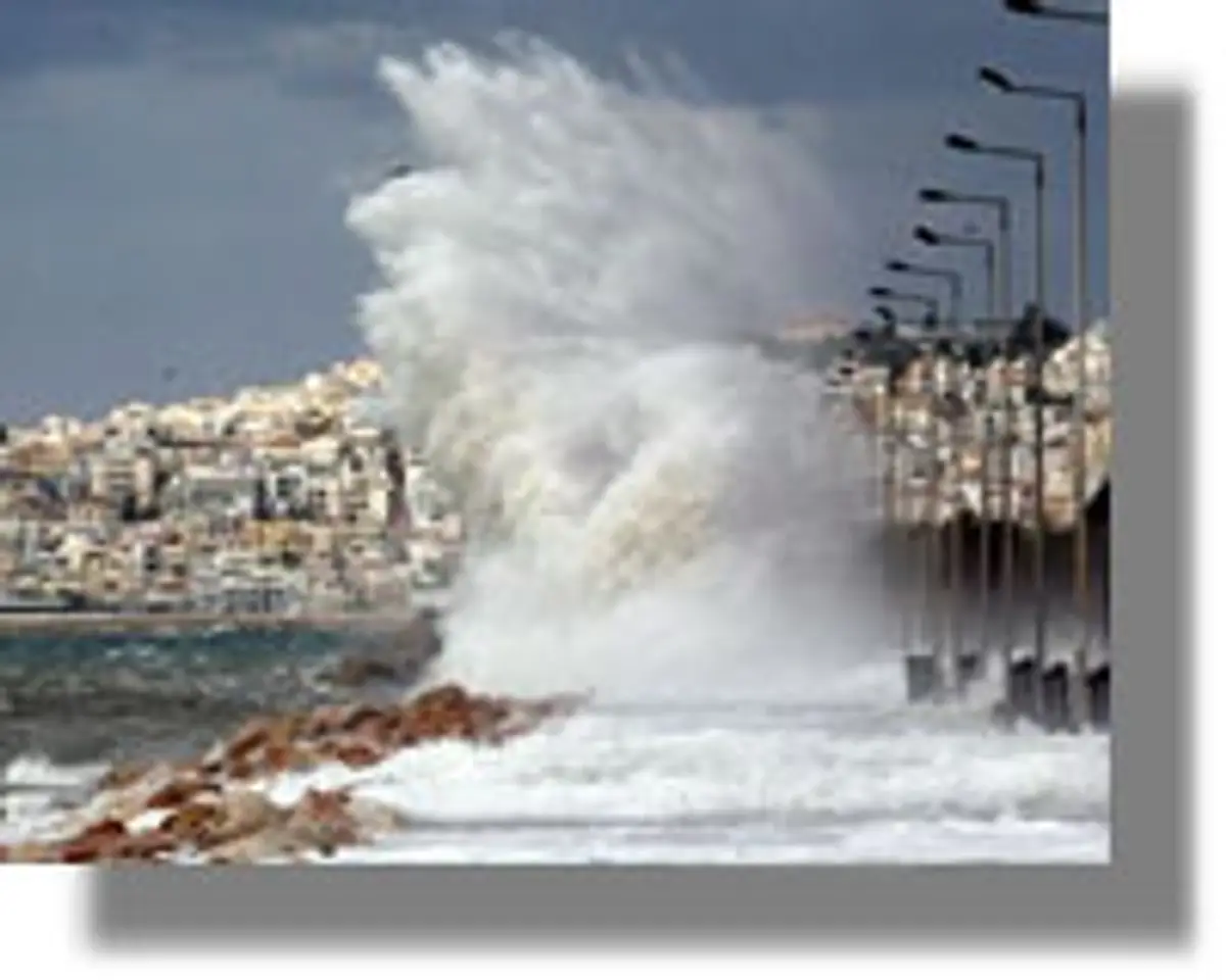 Σε ισχύ το απαγορευτικό απόπλου για Κυκλάδες και Δωδεκάνησα