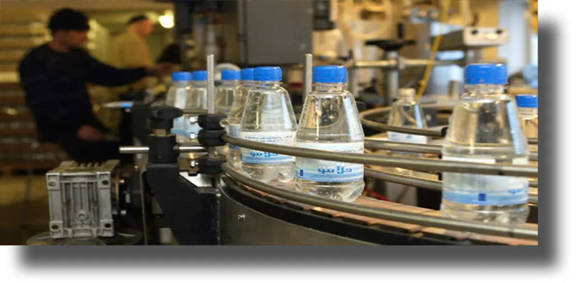 Ιχνη πλαστικών μέσα σε μπουκάλια εμφιαλωμένου νερού