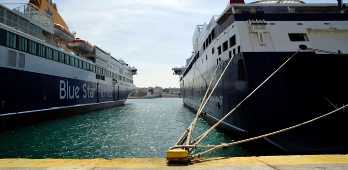 Εν ισχύ το απαγορευτικό: Πώς διαμορφώνονται τα δρομολόγια των πλοίων της Blue Star Ferries
