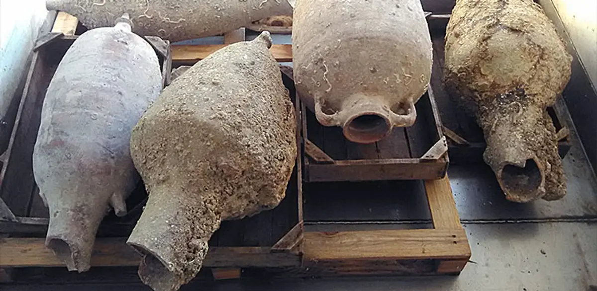 ΛΕΡΟΣ: Ανεύρεση αρχαίων αμφορέων από ψαρά