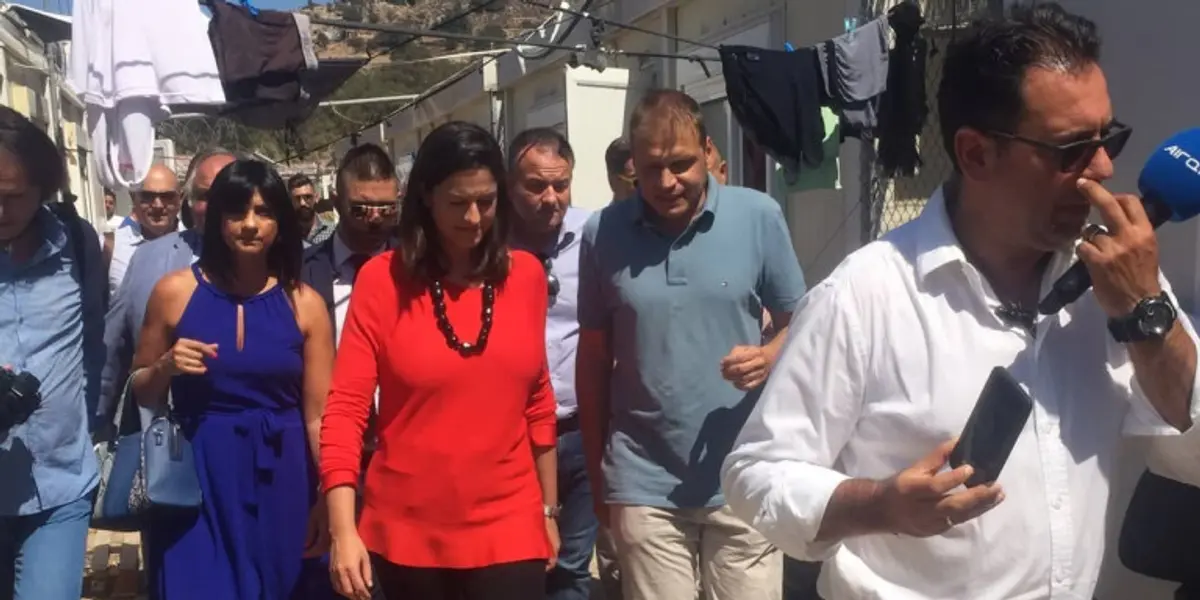 Υπουργός Παιδείας: Συγκινητική η προσπάθεια των εκπαιδευτικών στη Λέρο να στηρίξουν τα παιδιά προσφύγων