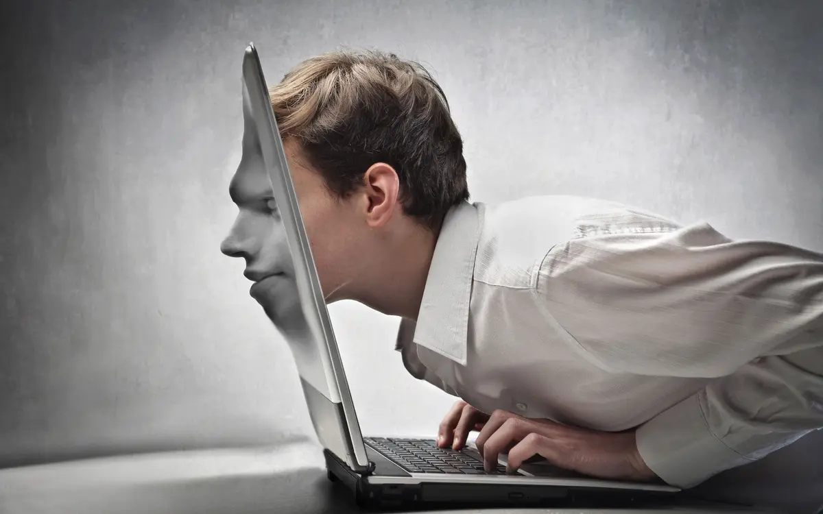 «Η ανθρωπότητα μετά το τέλος της πανδημίας θα είναι πιο εξαρτημένη από το διαδίκτυο»