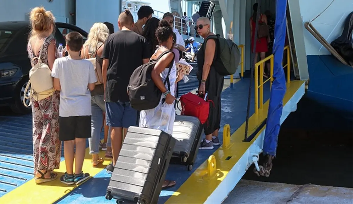 Ελεύθερη η μετακίνηση από σήμερα στα νησιά – Ανοίγουν εστιατόρια, καφέ