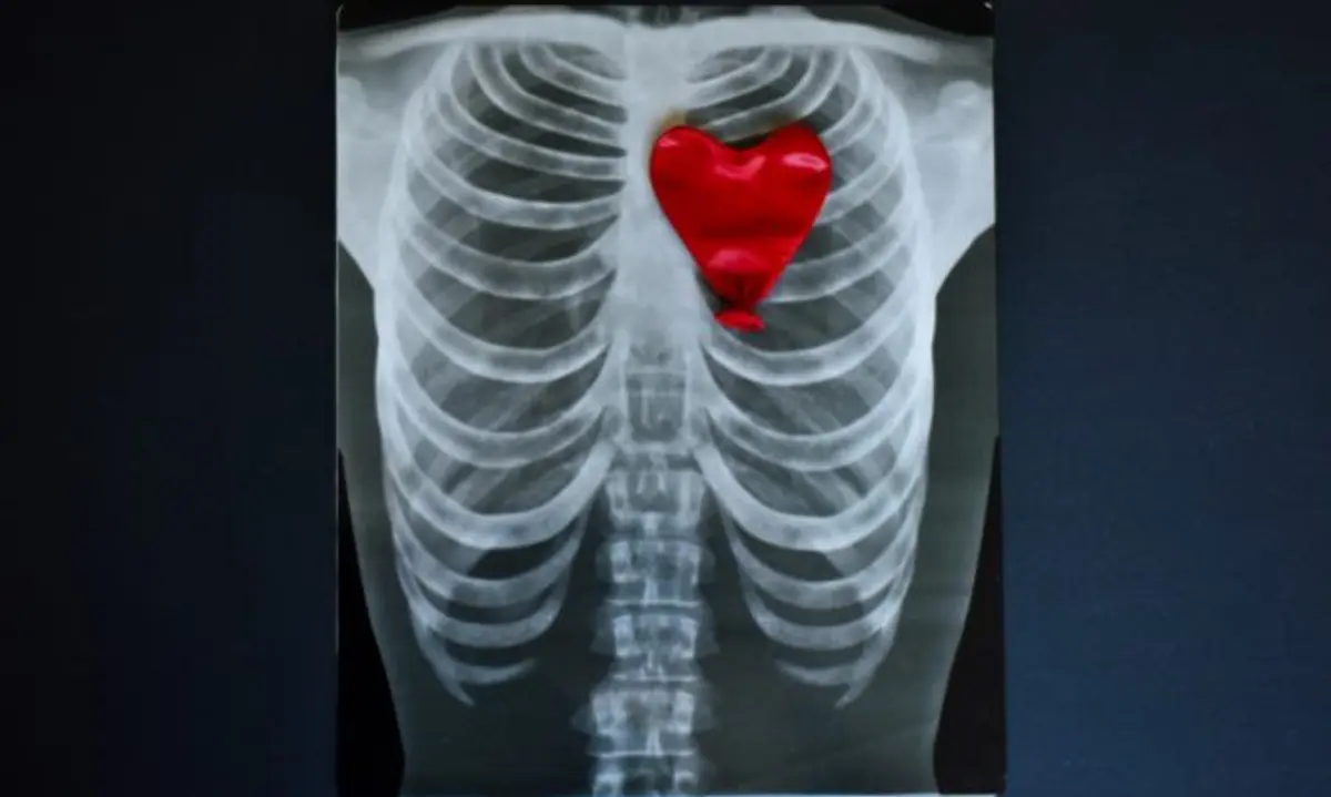 Σαφώς λιγότερα καρδιακά επεισόδια όσοι παίρνουν αρκετή από αυτήν τη βιταμίνη: Σε ποιες τροφές υπάρχει