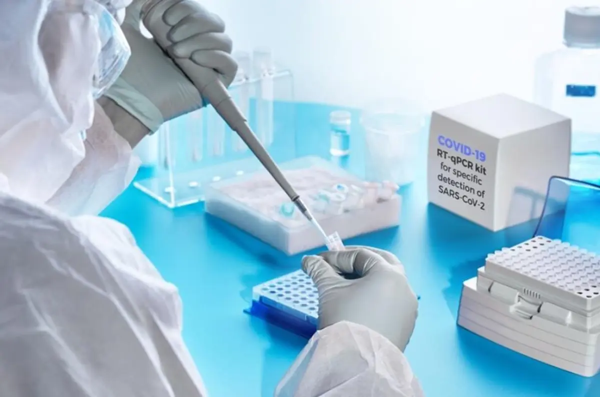 Γιατί η παραλλαγή «Όμικρον» έχει σημάνει συναγερμό – Οι 32 μεταλλάξεις και ο κίνδυνος επαναμόλυνσης