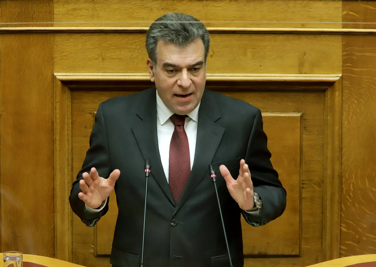 κονσολας Μανος