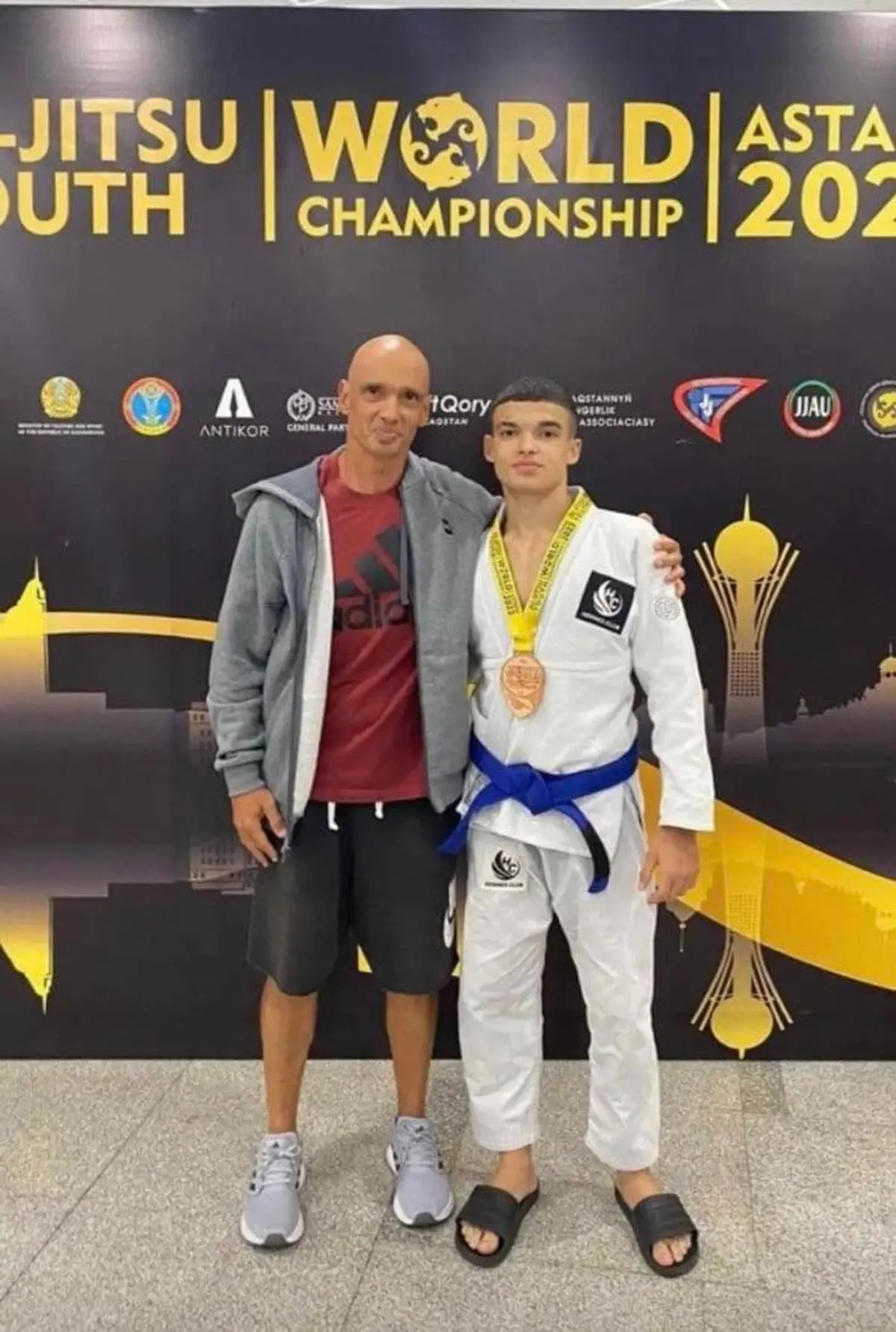 ΣΥΓΧΑΡΗΤΗΡΙΑ ΔΗΜΑΡΧΟΥ ΛΕΡΟΥ ΣΤΟΝ ΑΘΛΗΤΗ ΝΙΚΟΛΑΟ ΚΟΝΤΟΚΩΣΤΑ