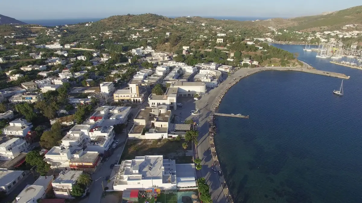 Λέρος: Δραπετεύοντας από τους ίσκιους του ασύλου