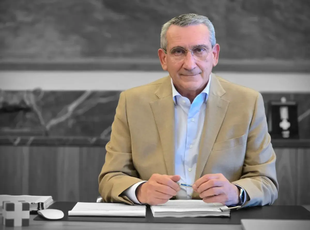 Λέρος: Υπεγράφη από τον Περιφερειάρχη η σύμβαση για την αποκατάσταση των υποσκαφών στον Λιμένα Λακκίου