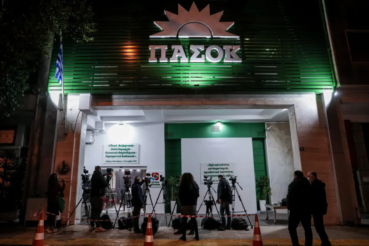 To ΠΑΣΟΚ δημοσιεύει τη «Μαύρη Βίβλο» κατά της κυβέρνησης με 4 Συνεντεύξεις Τύπου